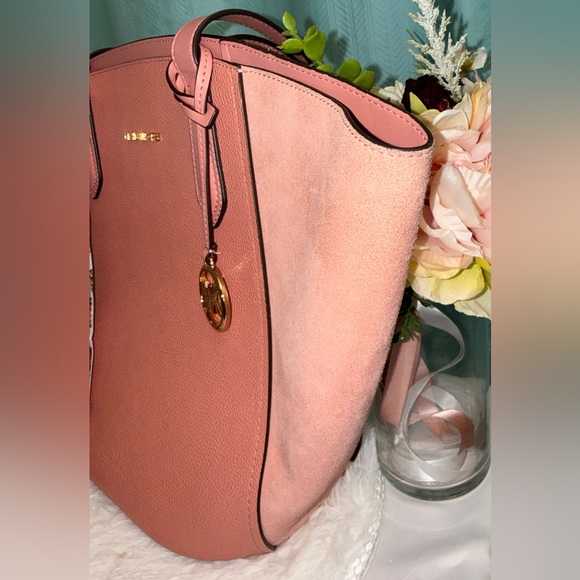 Michael Kors Large Pink Tote Bag - Picture 9 of 11